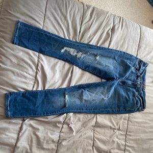 Jeans with holes